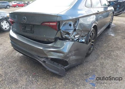 2024 Volkswagen Jetta 1.5T Sport z USA, uszkodzony, nr VIN 3VWBM7BU3RM010373